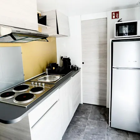 Lisboa Bungalows 4* ליסבון