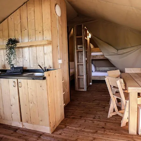 Kamp alanı Lisboa Bungalows 4*